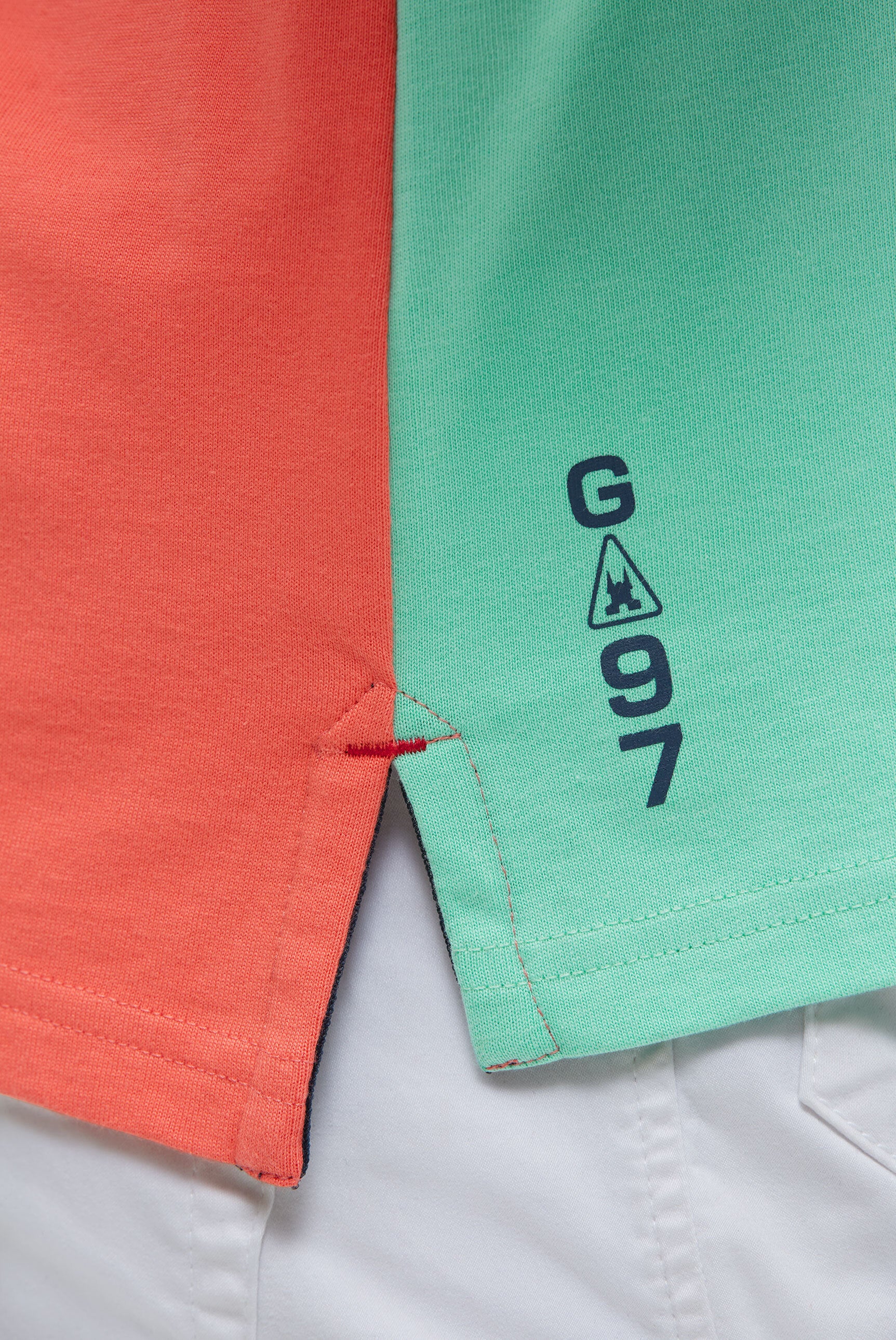 Poloshirt met cut-sew colour-blocking