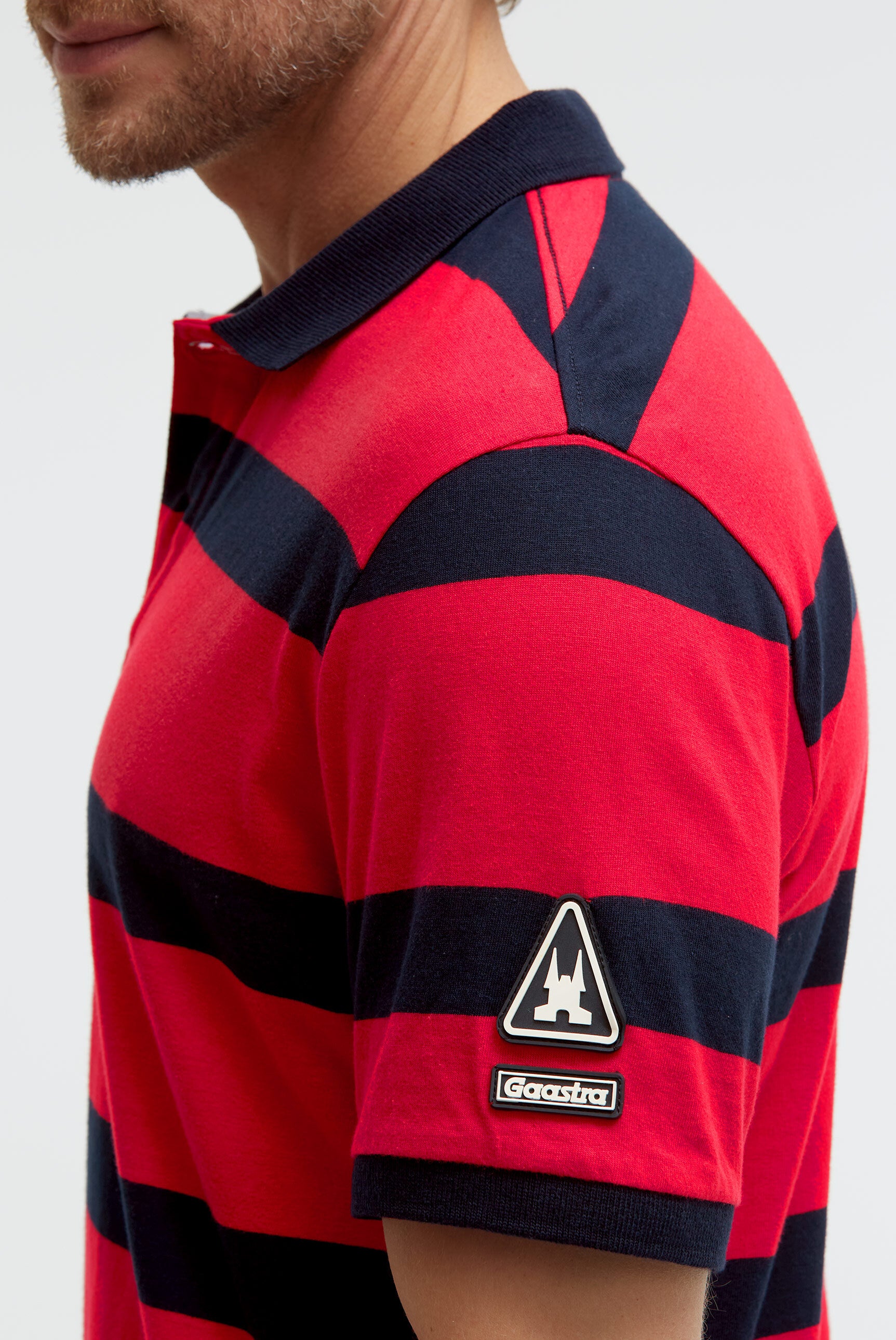Kurzarmpolo mit Streifen-Design und Patches core red
