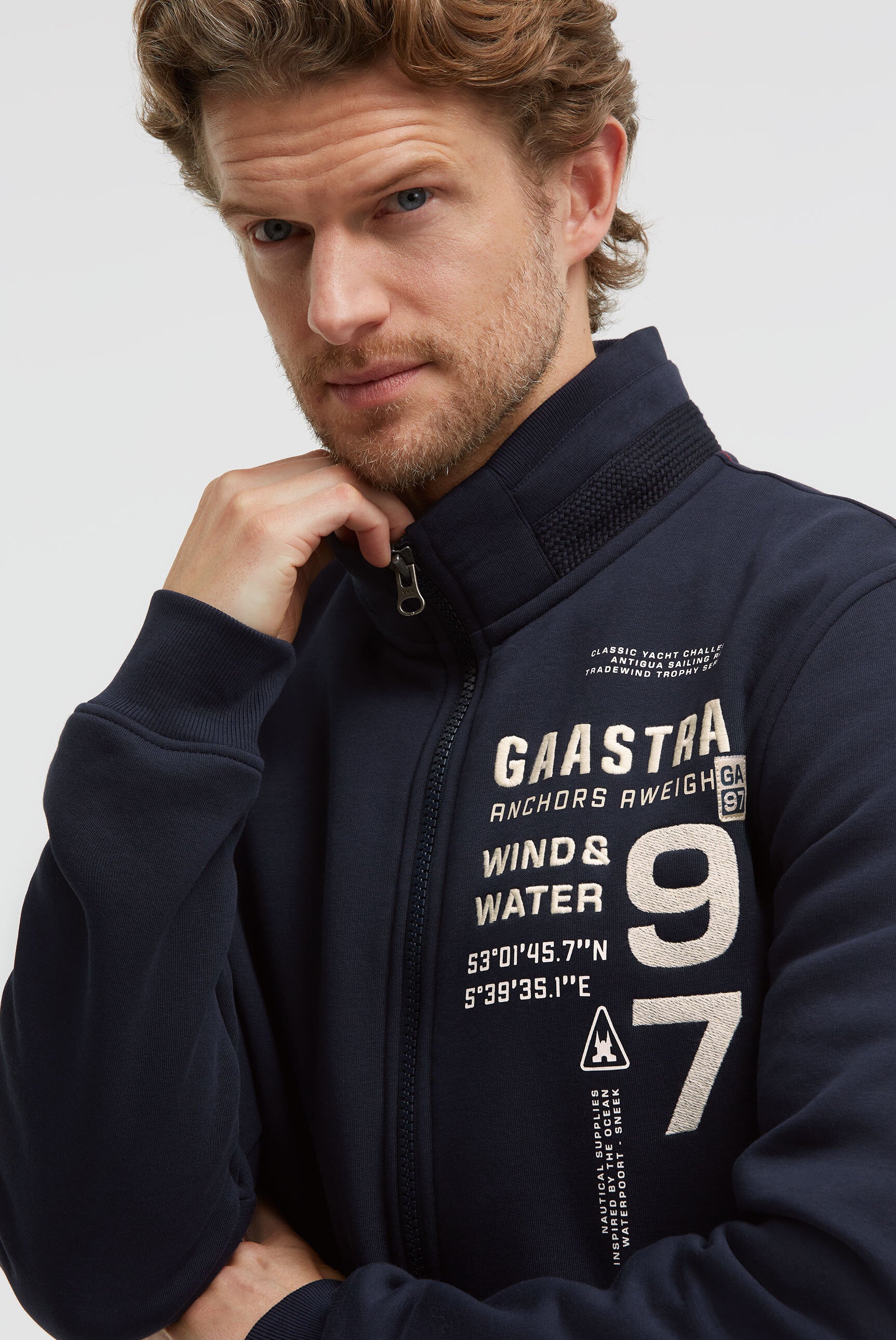 Sweatjacke mit Artworks und tonigen Tapes blue navy