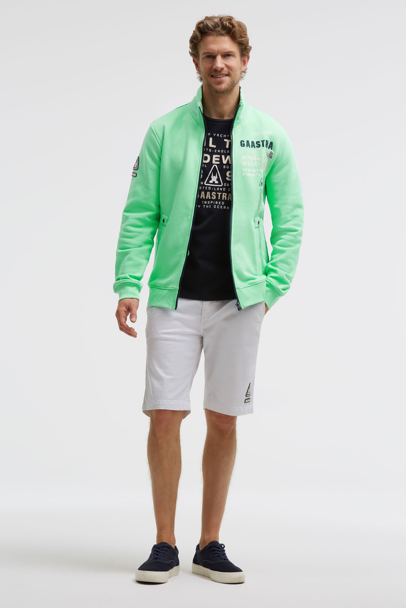Sweatjacke mit Artworks und tonigen Tapes reef green