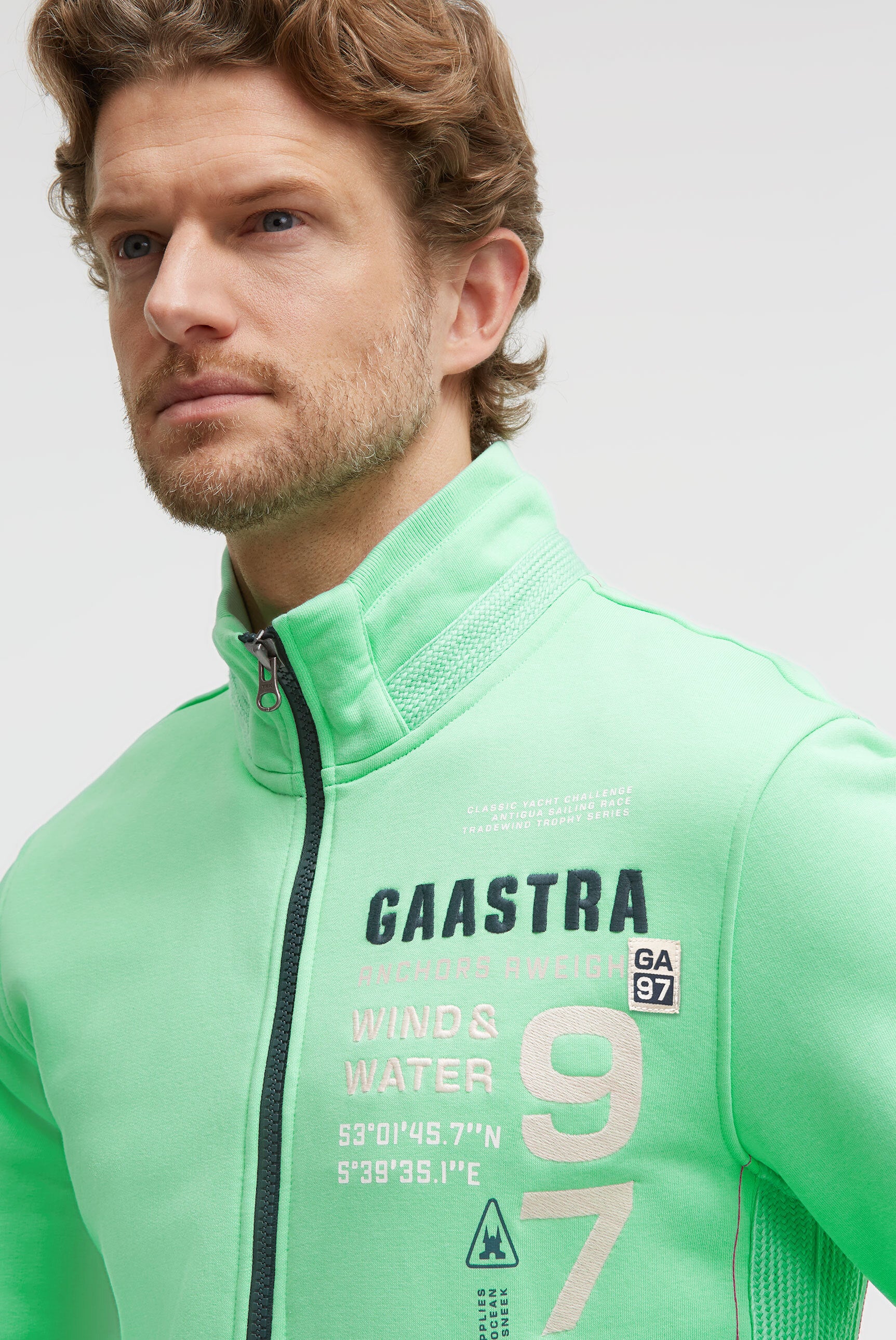 Sweatjacke mit Artworks und tonigen Tapes reef green
