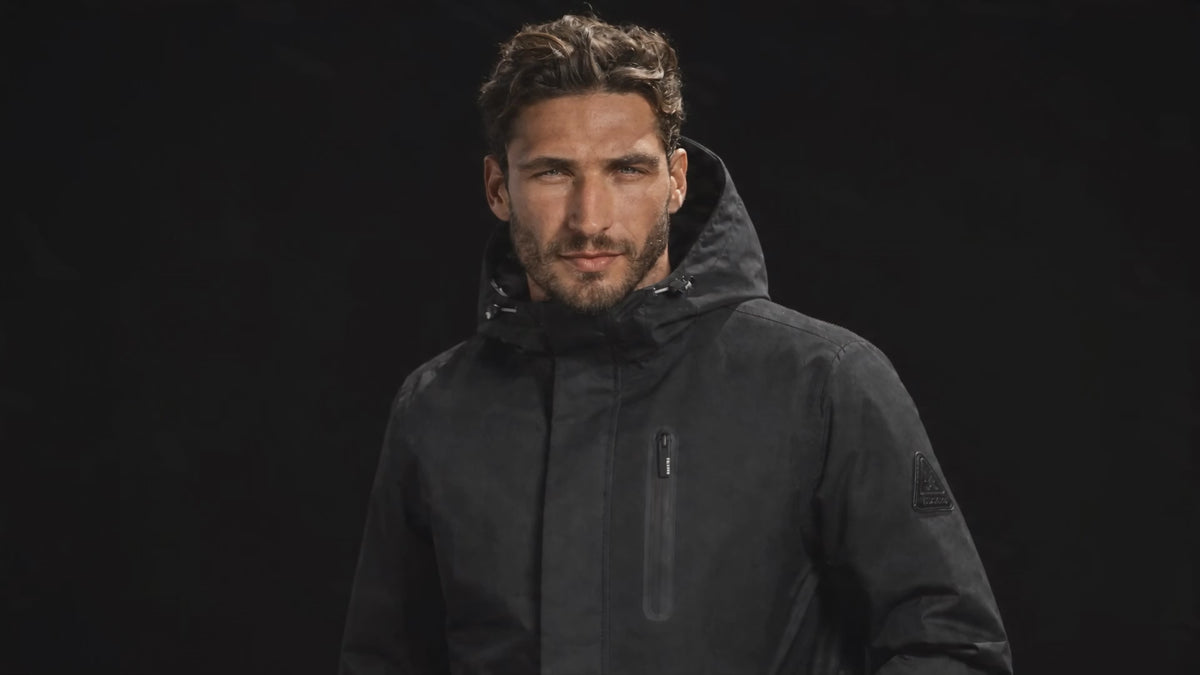 Video laden: Parka met capuchon en praktische functies